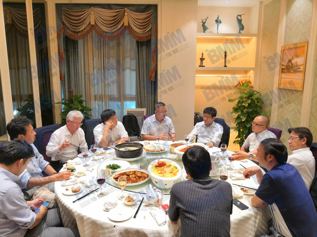 訪問結(jié)束后，法鋼集團負責人邀請JFE鋼鐵高層共進晚餐